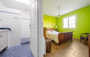 Maisons de vacances Awesome Home In Paradou : photos des chambres