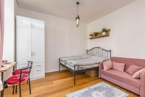 Cozy quiet new apartment in Karlin square