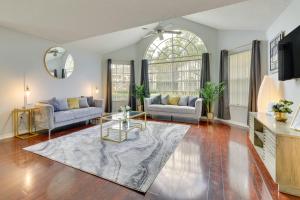 Kissimmee Condo with Perks 6 Mi to Disney World!