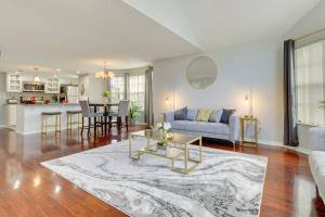 Kissimmee Condo with Perks 6 Mi to Disney World!