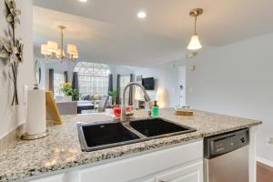 Kissimmee Condo with Perks 6 Mi to Disney World!