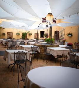 Hotel & Restaurant Casolare Le Terre Rosse