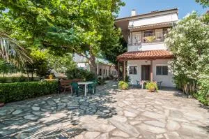 Apartments Xara - Velika