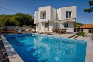 Modern villa with pool, whirpool in quiet area - by Traveler tourist agency Krk ID 2180 - Gostinjac