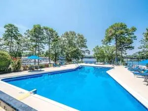 Perfect Couples Retreat - close to all amenities - Piney