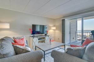 Walk to Ocean City Beach Family Condo with Pool