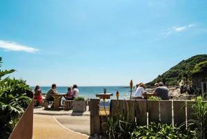 Cosy Beachfront Retreat with Stunning Sea Views & Free Access to a Local Indoor Pool