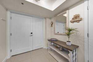 Amazing 5th floor beachfront condo wonderful views