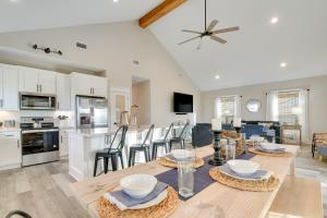 Galveston Home with Pool Access, Walk to Beaches!