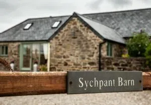 Sychpant Barn - Velindre-farchog
