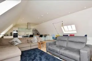 Spacious penthouse with great views of the Cathedral - Shootend