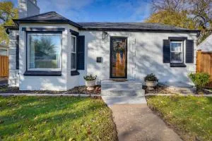 Richfield Retreat with Fire Pit, Gas Grill and Yard! - Eagan