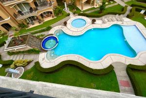 Spacious Penthouse with pool & Jungle Views