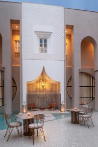 Quartier Bab Doukkala Derb Arset Aouzel n°72 
 Marrakech, 40000, Morocco.