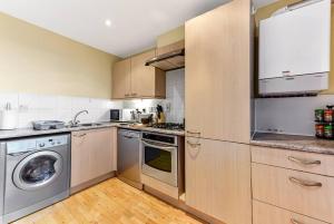 City Retreat with Free Parking and Walking distance from City Centre