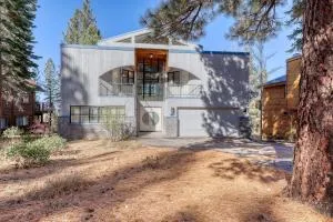 Remarkable Roundhouse Retreat - Truckee-Tahoe Airport