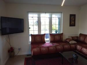 Beautiful Guest Home Riverfront Retreat 15 Min to Ottawa