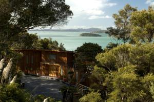 the sanctuary bay of islands