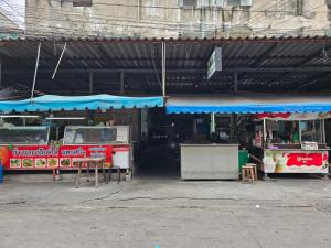 204hideaway-Local Room with Street Food only 15 min walk to Skytrain