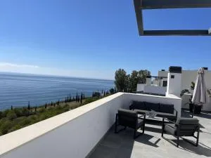 Sunny penthouse beach apartment with panoramic views - Taramay