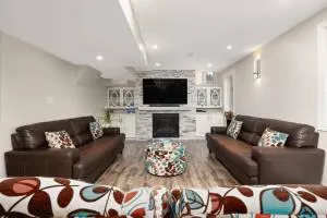 Walk-out Basement Apartment with Private Entrance - Каледон