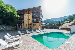 ПІД МАГУРОЮ