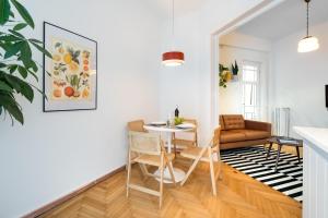 Cismigiu Serenity - 1BR flats with Scenic Balcony