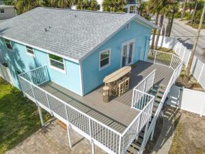 One Piece ~ Duplex with Pool ~ 2 Minutes from Beach Flagler Avenue