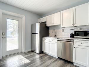 Bikini Bottom Duplex with Pool ~ 2 Minutes from Beach Flagler Avenue