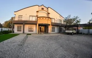 KAY'S TWO-BED SELFCATERING APARTMENT@21211 - Bontleng