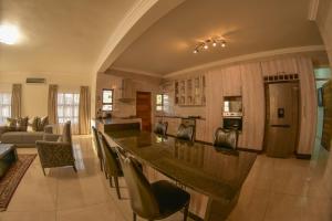 KAYS TWO-BED SELFCATERING APARTMENT@21211