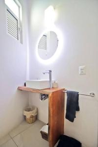 2BR -Water at Mikasa- Fast WIFI, King beds, AC, Near beach, Pool