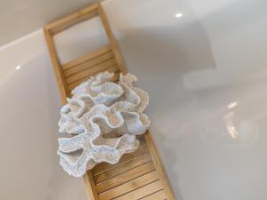 Hochwertige Altbauwohnung im modernen Stil in Wiesbaden - Küche - Terrasse - WLAN - Zentral