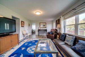 Quaint Ripley Retreat - 5 Mi to Ripley Beach!