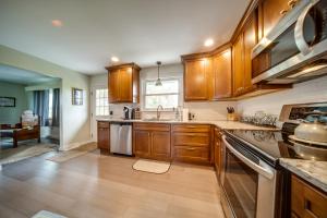 Cozy Ripley Apartment - 21 Mi to Downtown Erie!
