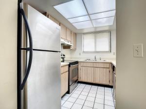 Ocean View with a beachfront pool at Ocean Trillium ~ 301