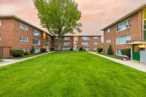 Near CLE airport and Valley 2-4a Georgetown Villas - ميدلبيرغ هايتس