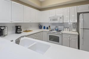 Estuary Views Close to Pool Amenities Walk to Beach 9-505