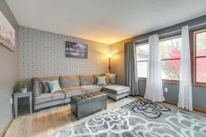 Houghton Lake Vacation Rental - Walk to the Water! - Roscommon