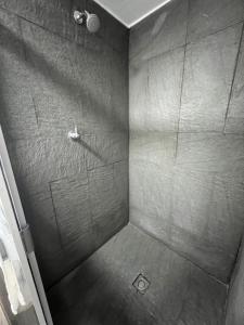 Apartamento para grupos grandes dentro de centro comercial con frisby