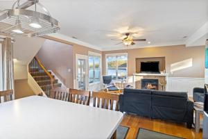 Amber Waters Hideaway