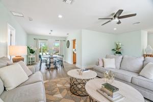 Spacious 4BR3BA pool home, stylishly decorated