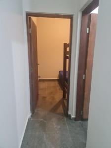 Chale com ar 2 quadras da praia da Enseada