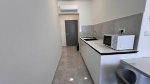 Air conditioned 1 room Apartment Vienna Gate, 3