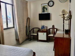 Phòng Tiêu Chuẩn Giường Đôi Lớn (Standard Queen Room)