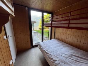 Les grizzlis sur les pistes piscine tennis pétanque.