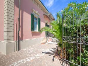 obrázek - Elegant apartment in San Vincenzo with a sea view