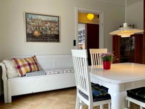 Charming Holiday Apartment In Central Stege