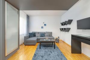 Beautiful & Spacious Strzalowa Apartament near City Centre by Renters