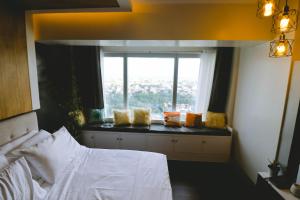 Davao Rental - AEON Towers Condo 1BR Suite 1Bathroom with Bathtub, Kitchen, Living Room